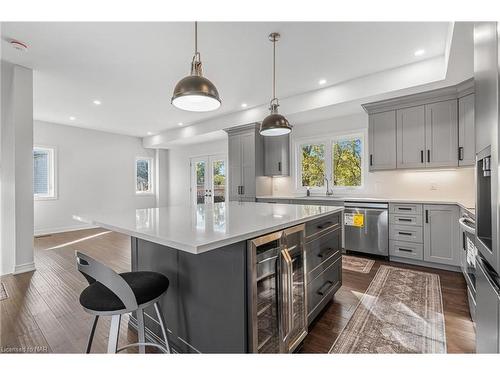 25 Haight Street, St. Catharines, ON - Indoor Photo Showing Kitchen With Upgraded Kitchen