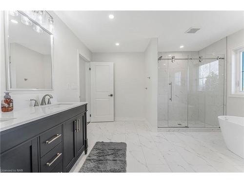 25 Haight Street, St. Catharines, ON - Indoor Photo Showing Bathroom