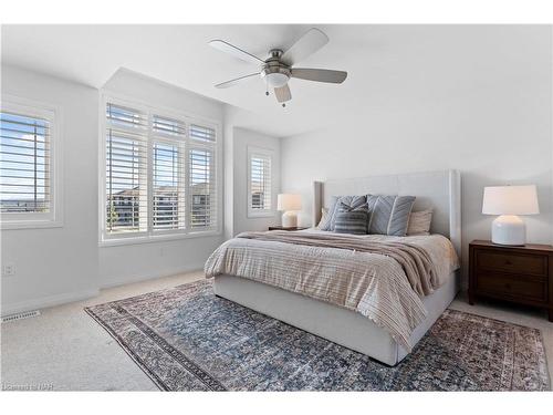 5068 Connor Drive, Beamsville, ON - Indoor Photo Showing Bedroom