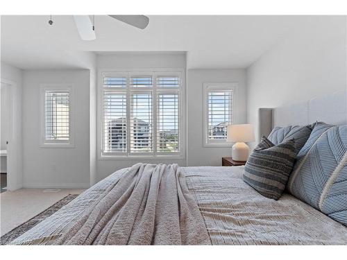 5068 Connor Drive, Beamsville, ON - Indoor Photo Showing Bedroom