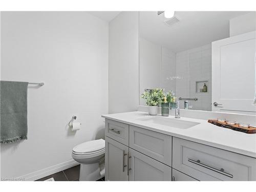 5068 Connor Drive, Beamsville, ON - Indoor Photo Showing Bathroom