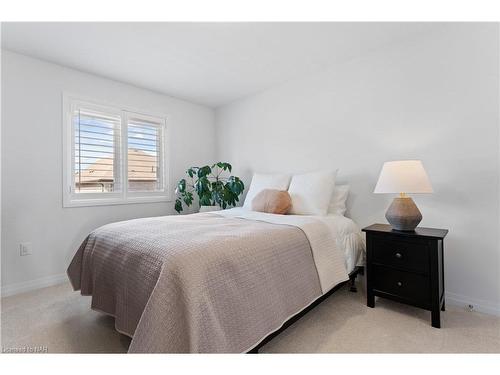 5068 Connor Drive, Beamsville, ON - Indoor Photo Showing Bedroom