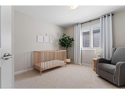 5068 Connor Drive, Beamsville, ON - Indoor Photo Showing Bedroom