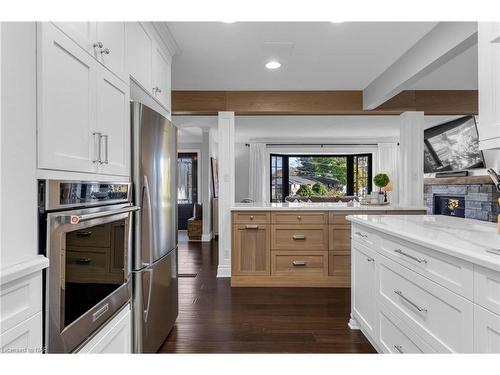 6797 Glengary Street, Niagara Falls, ON - Indoor Photo Showing Kitchen