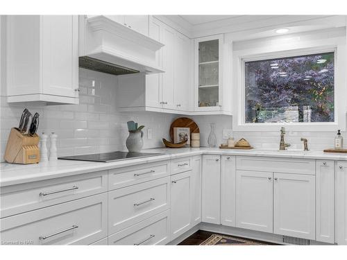 6797 Glengary Street, Niagara Falls, ON - Indoor Photo Showing Kitchen