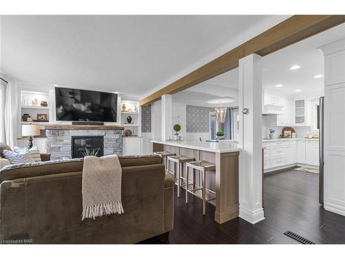 6797 Glengary Street, Niagara Falls, ON - Indoor Photo Showing Living Room With Fireplace