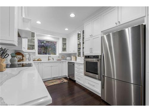 6797 Glengary Street, Niagara Falls, ON - Indoor Photo Showing Kitchen