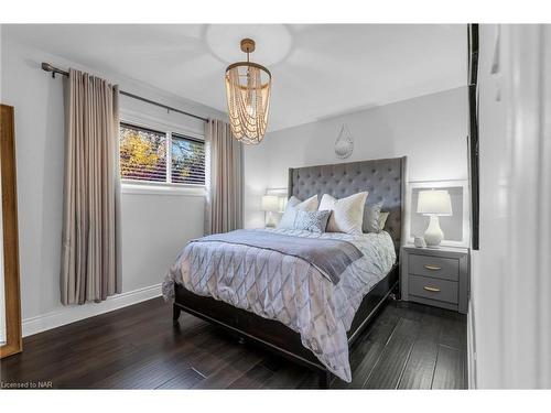 6797 Glengary Street, Niagara Falls, ON - Indoor Photo Showing Bedroom