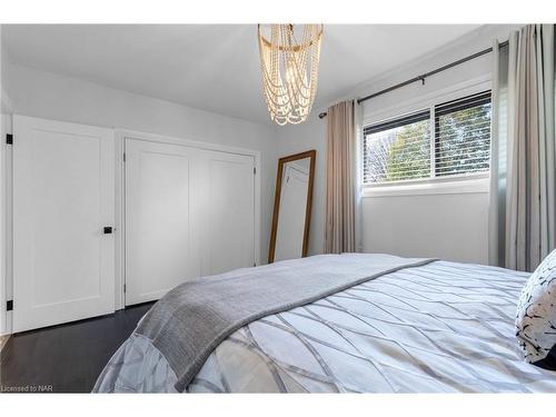 6797 Glengary Street, Niagara Falls, ON - Indoor Photo Showing Bedroom