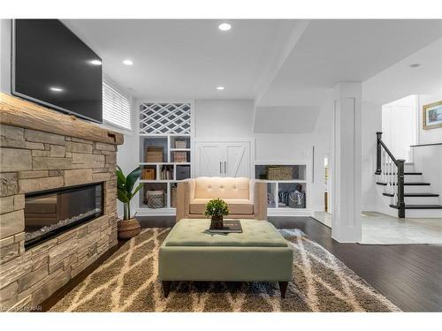 6797 Glengary Street, Niagara Falls, ON - Indoor Photo Showing Living Room With Fireplace