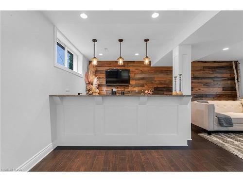 6797 Glengary Street, Niagara Falls, ON - Indoor Photo Showing Kitchen