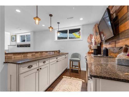 6797 Glengary Street, Niagara Falls, ON - Indoor Photo Showing Kitchen