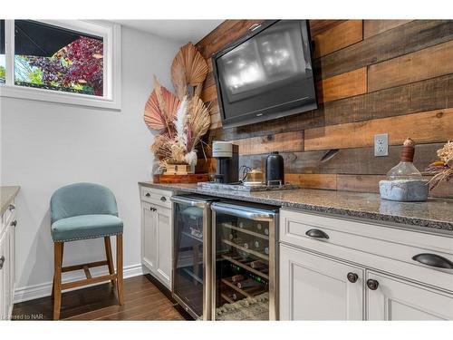 6797 Glengary Street, Niagara Falls, ON - Indoor Photo Showing Kitchen