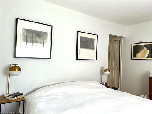 2827 Red Maple Av Avenue, Jordan Station, ON - Indoor Photo Showing Bedroom