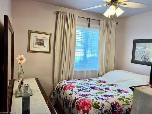 8 Garnet Street, St. Catharines, ON - Indoor Photo Showing Bedroom