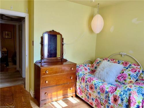 8 Garnet Street, St. Catharines, ON - Indoor Photo Showing Bedroom