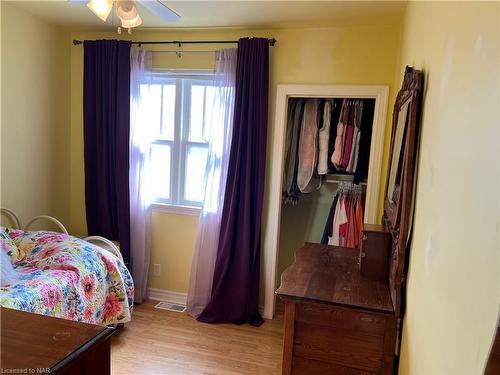 8 Garnet Street, St. Catharines, ON - Indoor Photo Showing Bedroom