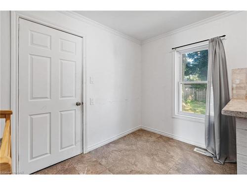 6525 O'Neil Street, Niagara Falls, ON - Indoor Photo Showing Other Room