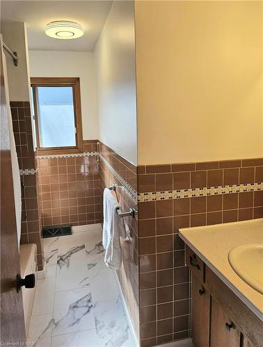 7106 Viscount Street, Niagara Falls, ON - Indoor Photo Showing Bathroom