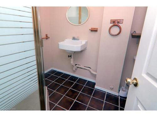 63 Louis Avenue, St. Catharines, ON - Indoor Photo Showing Bathroom