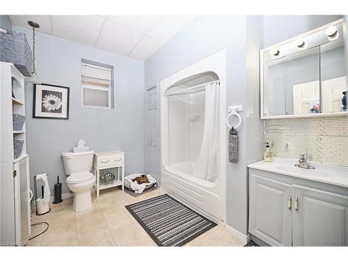 639 King Street, Welland, ON - Indoor Photo Showing Bathroom