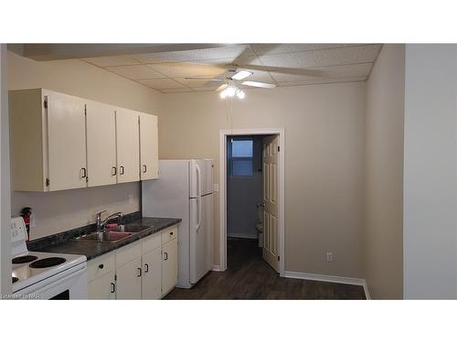 639 King Street, Welland, ON - Indoor Photo Showing Kitchen With Double Sink