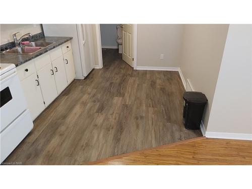 639 King Street, Welland, ON - Indoor Photo Showing Kitchen With Double Sink