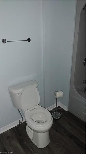 639 King Street, Welland, ON - Indoor Photo Showing Bathroom