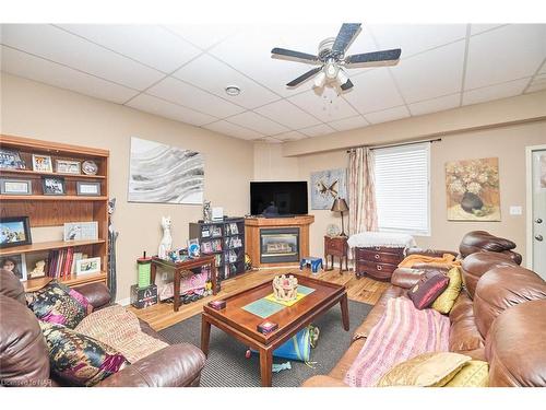 639 King Street, Welland, ON - Indoor Photo Showing Living Room With Fireplace