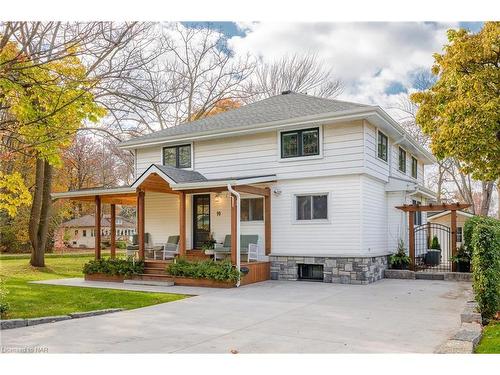 10 Betts Avenue, Grimsby, ON - Outdoor With Deck Patio Veranda With Facade