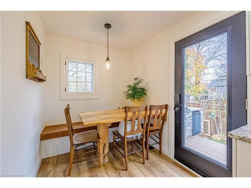 10 Betts Avenue, Grimsby, ON - Indoor Photo Showing Dining Room