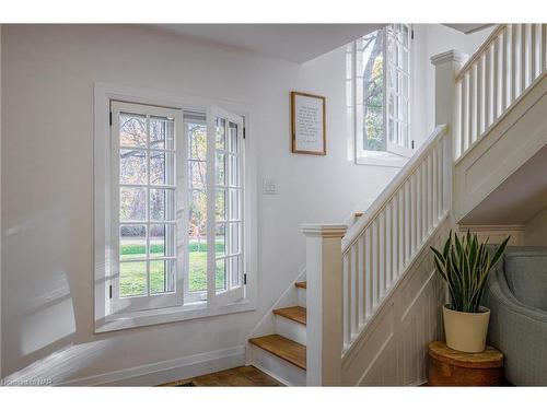 10 Betts Avenue, Grimsby, ON - Indoor Photo Showing Other Room