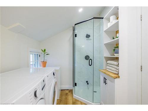 10 Betts Avenue, Grimsby, ON - Indoor Photo Showing Laundry Room