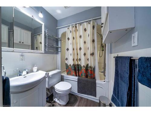 63 Rodman Street, St. Catharines, ON - Indoor Photo Showing Bathroom