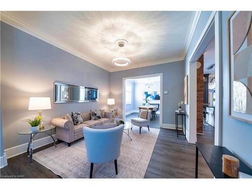 63 Rodman Street, St. Catharines, ON - Indoor Photo Showing Living Room