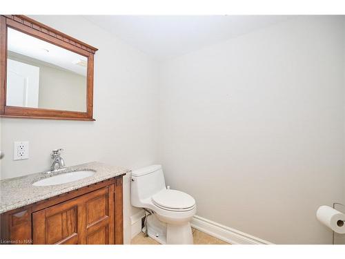 6147 Stamford Townline Road, Niagara-On-The-Lake, ON - Indoor Photo Showing Bathroom