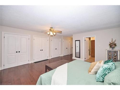 6147 Stamford Townline Road, Niagara-On-The-Lake, ON - Indoor Photo Showing Bedroom