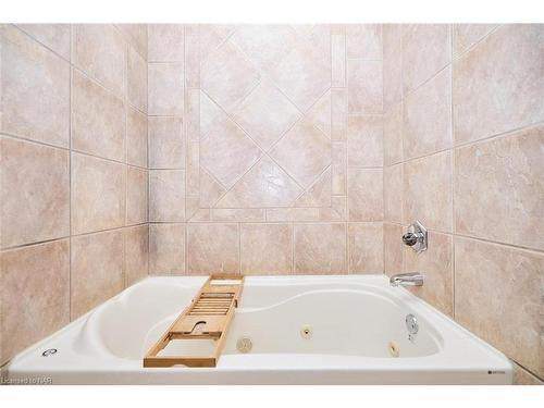 6147 Stamford Townline Road, Niagara-On-The-Lake, ON - Indoor Photo Showing Bathroom