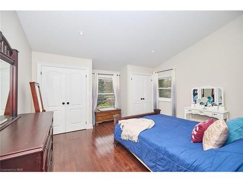 6147 Stamford Townline Road, Niagara-On-The-Lake, ON - Indoor Photo Showing Bedroom