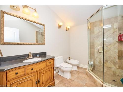 6147 Stamford Townline Road, Niagara-On-The-Lake, ON - Indoor Photo Showing Bathroom