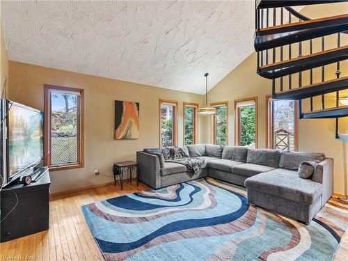 14 Foster Avenue, Parry Sound, ON - Indoor Photo Showing Living Room