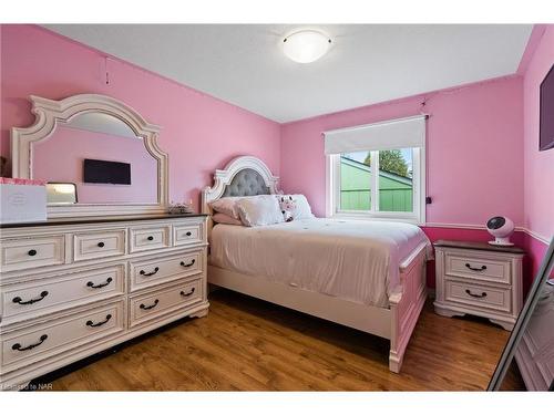 8119 Spring Blossom Drive, Niagara Falls, ON - Indoor Photo Showing Bedroom