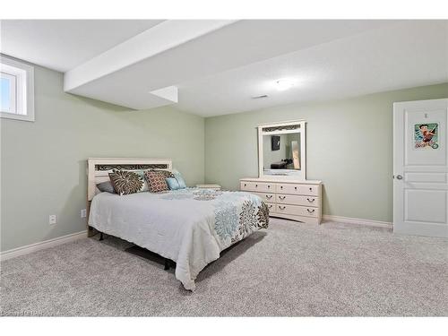 8119 Spring Blossom Drive, Niagara Falls, ON - Indoor Photo Showing Bedroom