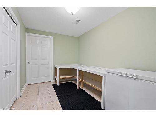 8119 Spring Blossom Drive, Niagara Falls, ON - Indoor Photo Showing Other Room