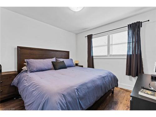 417 Clare Avenue, Welland, ON - Indoor Photo Showing Bedroom