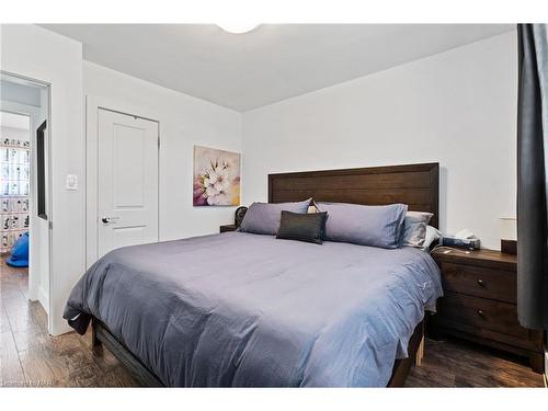 417 Clare Avenue, Welland, ON - Indoor Photo Showing Bedroom