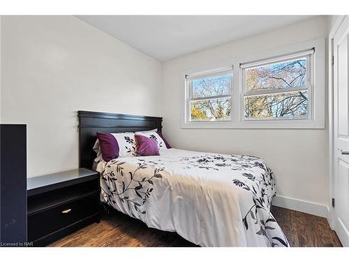 417 Clare Avenue, Welland, ON - Indoor Photo Showing Bedroom