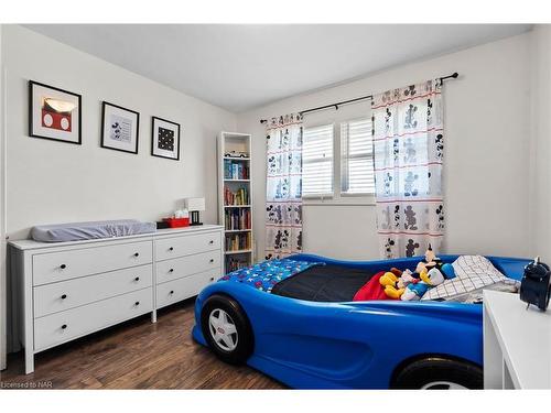 417 Clare Avenue, Welland, ON - Indoor Photo Showing Bedroom