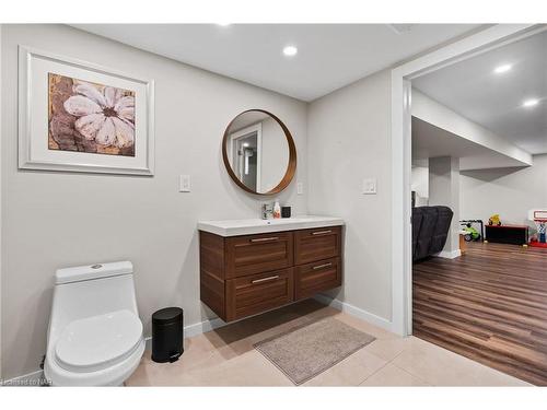 417 Clare Avenue, Welland, ON - Indoor Photo Showing Bathroom