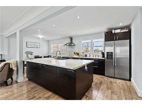 417 Clare Avenue, Welland, ON - Indoor Photo Showing Kitchen With Upgraded Kitchen